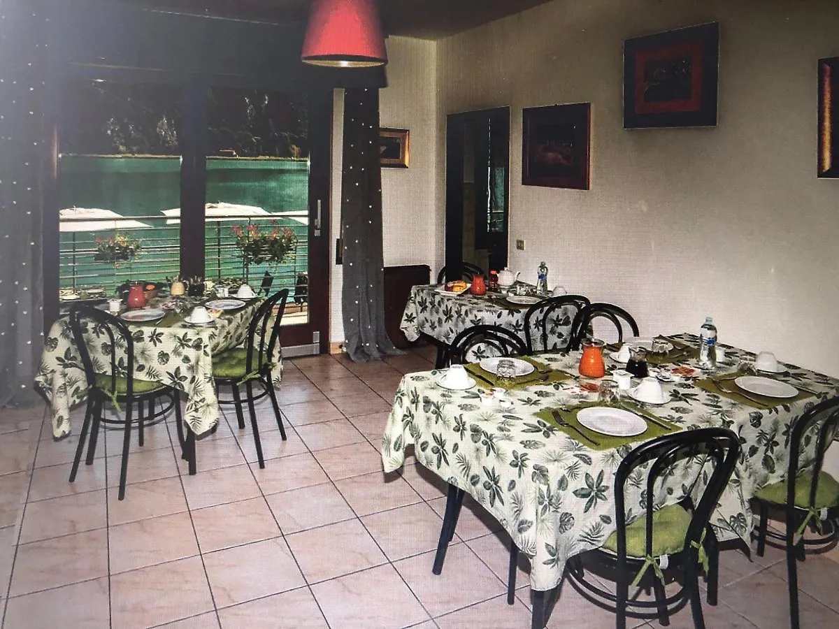 Adeline Bed & Breakfast Dascio Italy